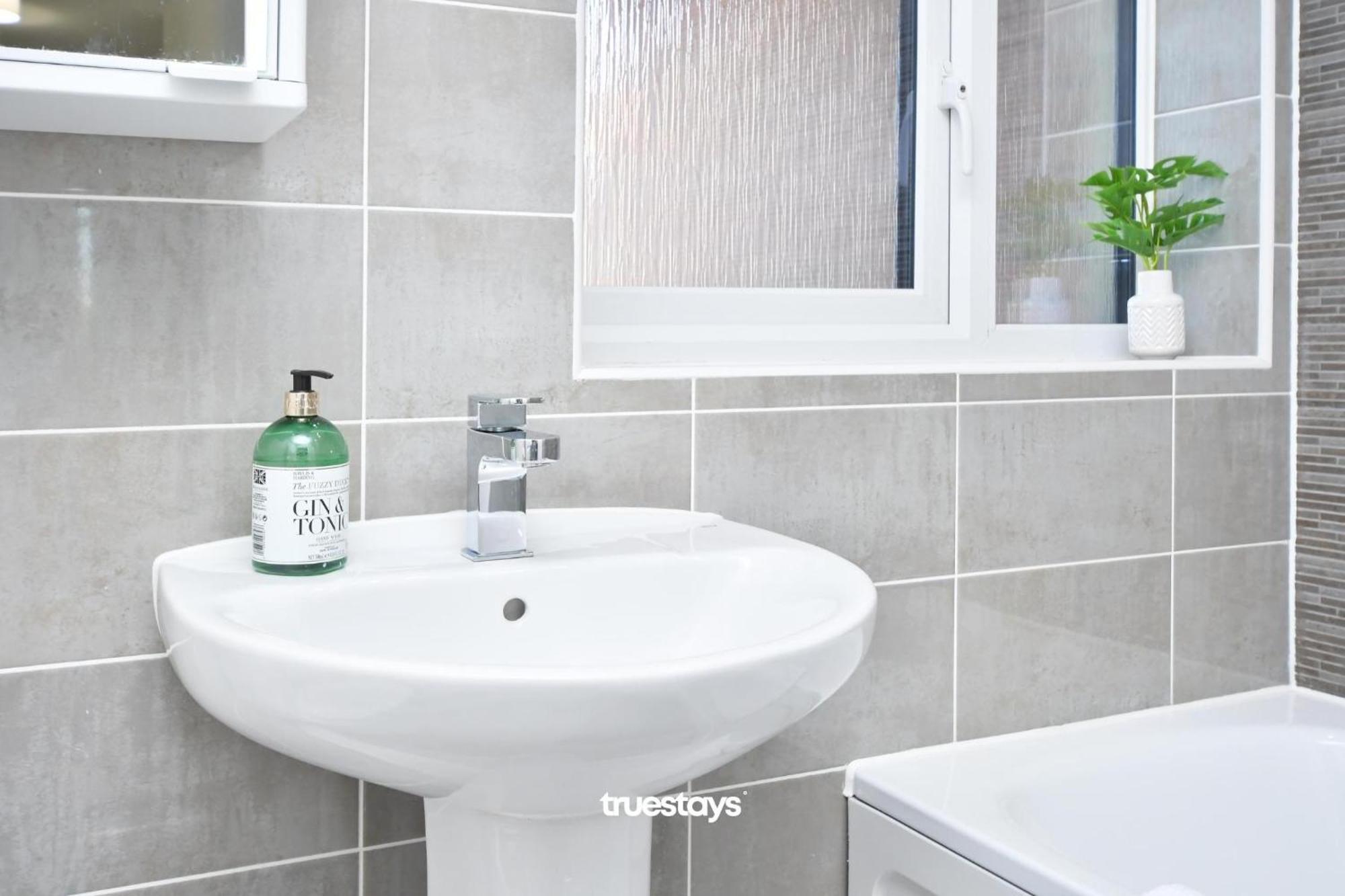 Regal House By True Stays - 3 Bedroom House In Stoke-On-Trent Екстер'єр фото