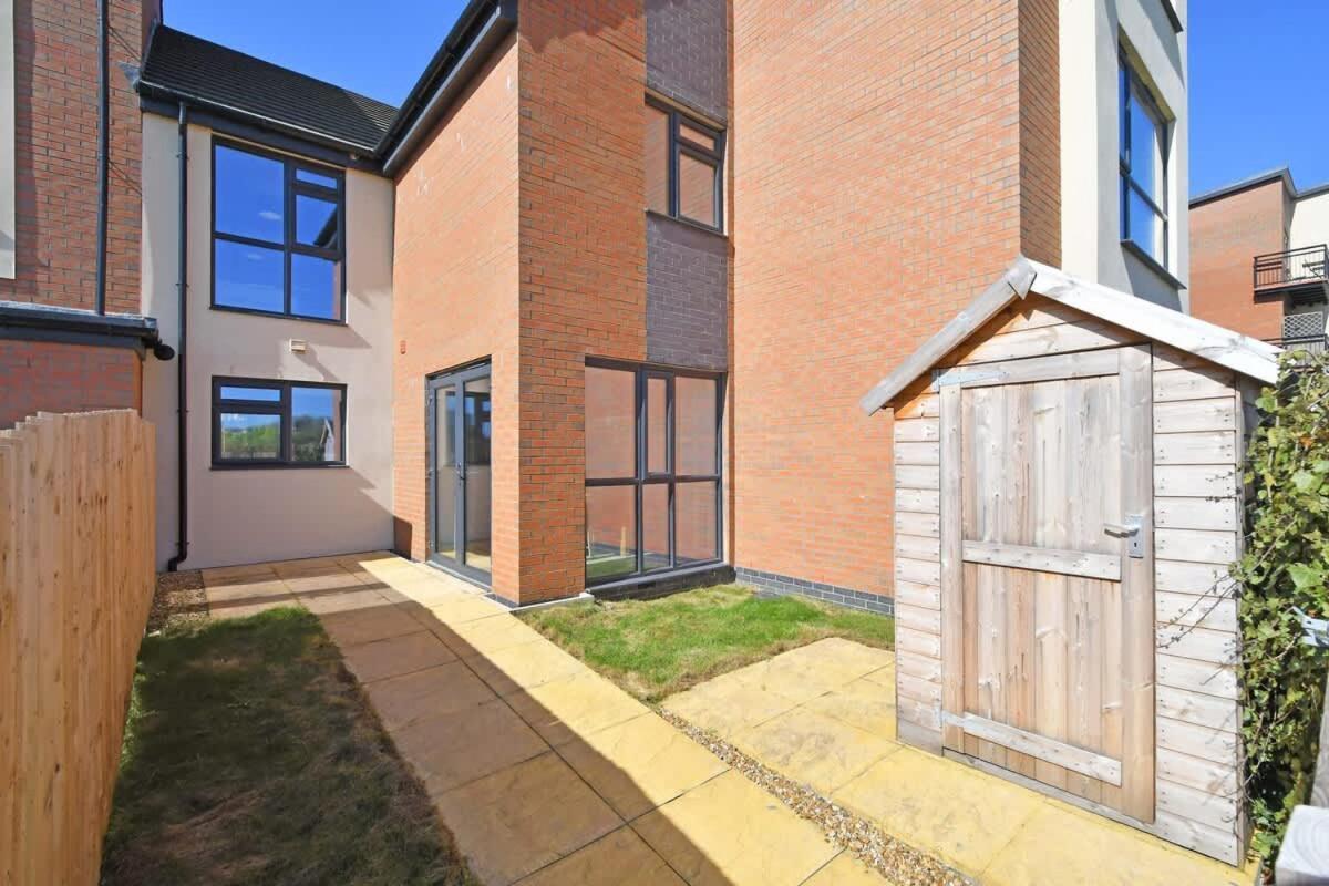 Regal House By True Stays - 3 Bedroom House In Stoke-On-Trent Екстер'єр фото
