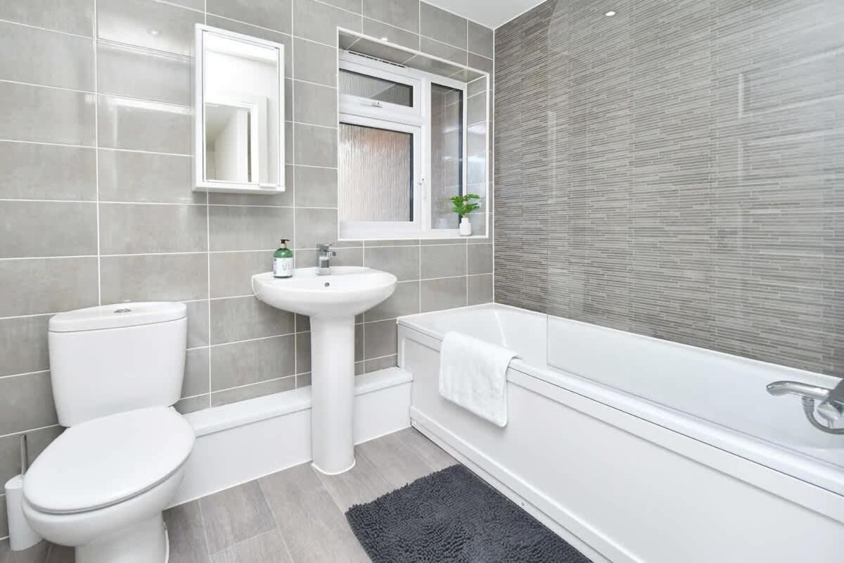 Regal House By True Stays - 3 Bedroom House In Stoke-On-Trent Екстер'єр фото