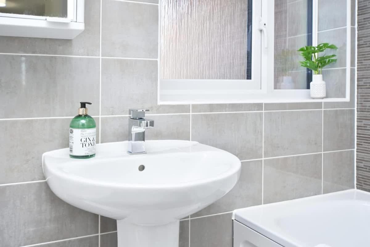 Regal House By True Stays - 3 Bedroom House In Stoke-On-Trent Екстер'єр фото